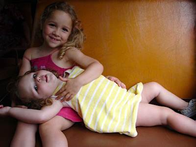 Candice et Daphnee - juillet 2006