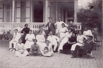 Felix Cheriez-Père-entouré de ?