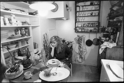 Claudine dans la cuisine à Jouy-en-Josas