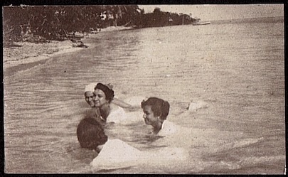 Andree-Gertrude-baignade - 1910